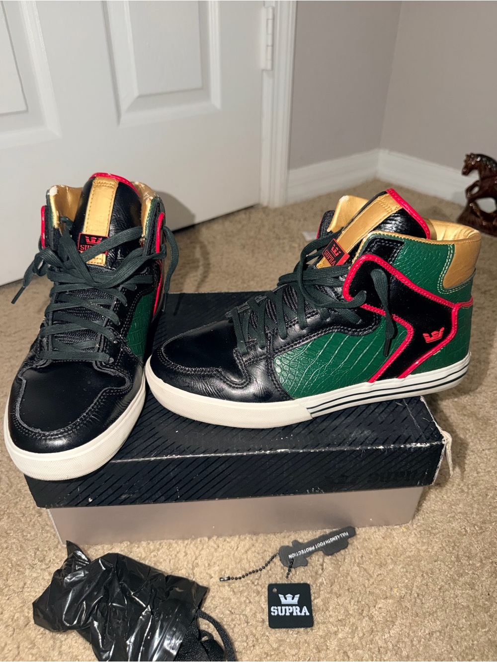 Supra Vaider Green Black Red Gold High Top Sneakers Men’s Size 8.5 Rare